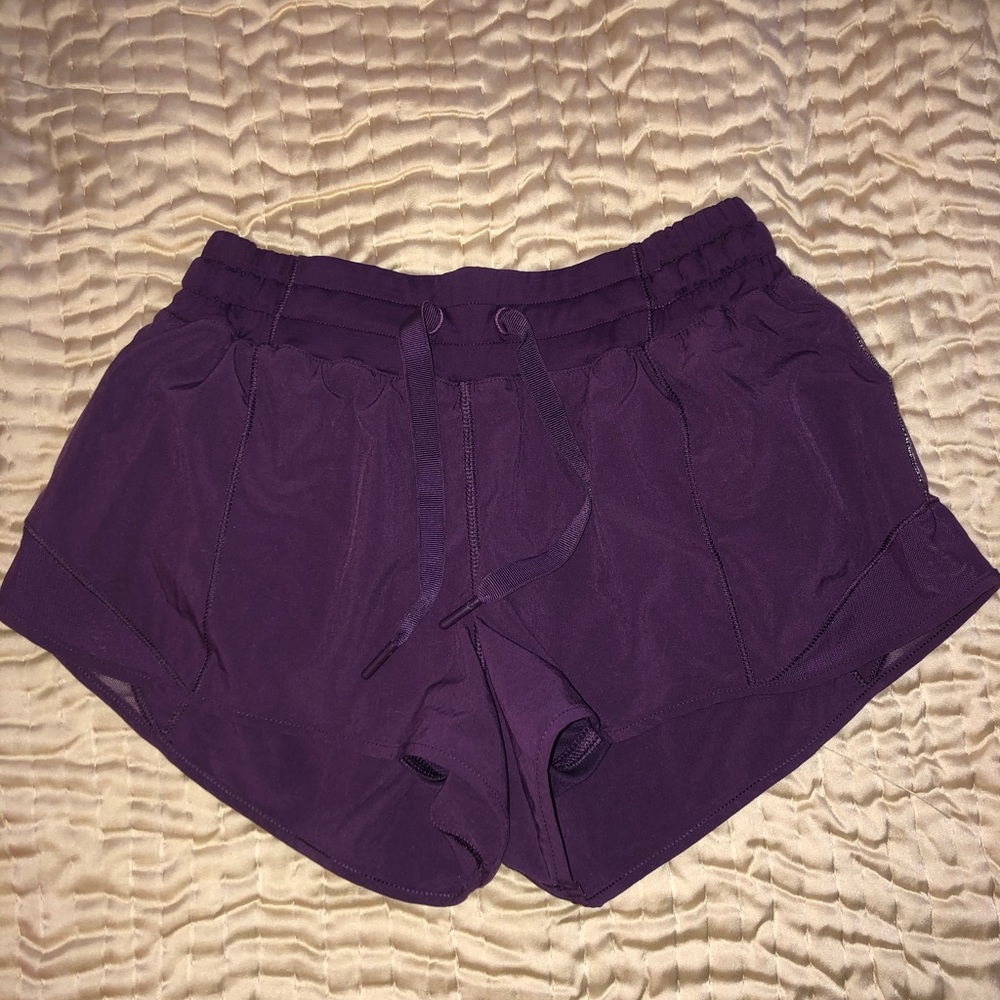 Plum Lululemon 2.5 inch hotty hot shorts